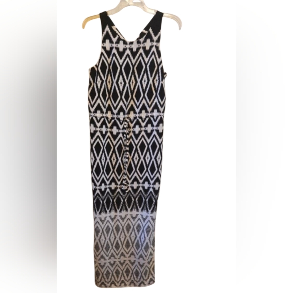 The Limited Women's Black and White Geometric Patterned Dress NWOT